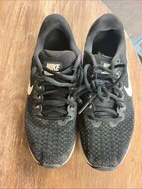 Nike Black and White Women's Athletic Shoes Zoom Vomero